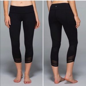 Lululemon Emerge Renewed Mesh Inset Crop sz 6